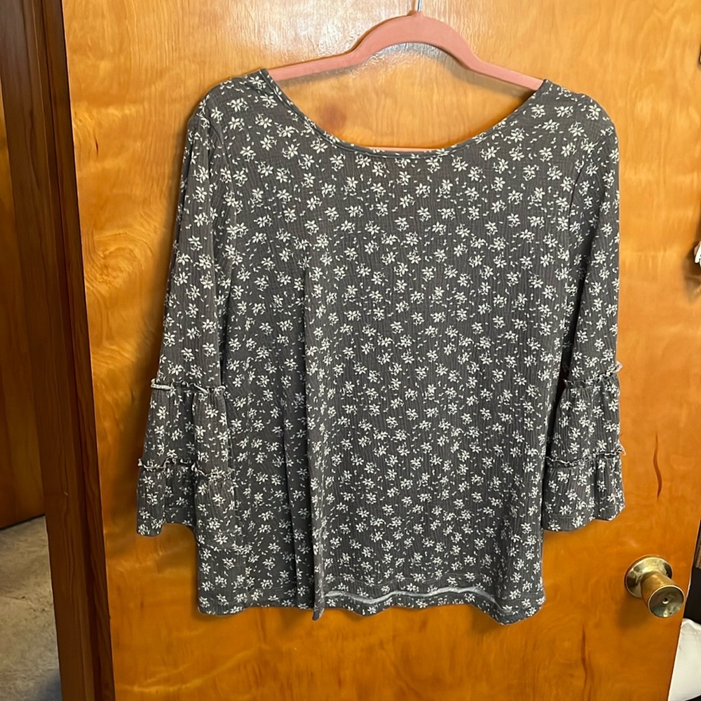 Lauren Conrad 3/4 sleeve top